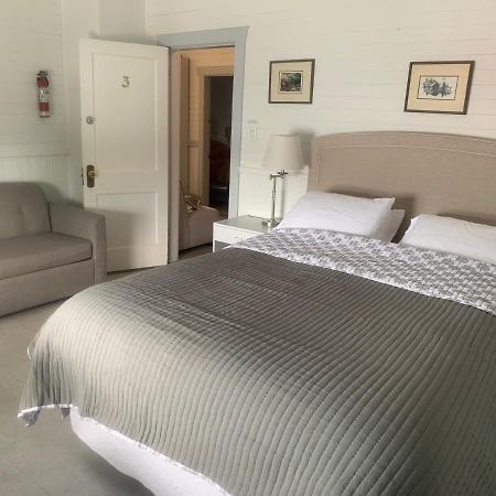 Tofino Paddlers Inn المظهر الخارجي الصورة